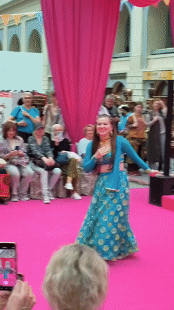 Indian cultural fair unfolds in Moscow with dance, henna, and vendors