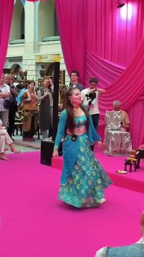 Indian cultural fair unfolds in Moscow with dance, henna, and vendors