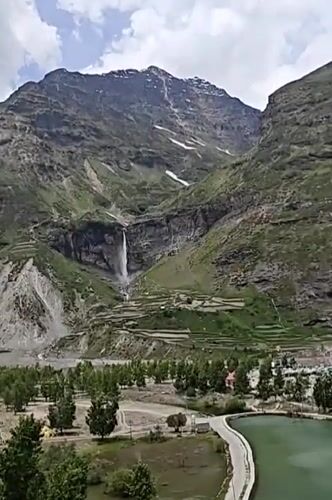 Lakes, waterfalls, and mountain terrain across Yamling and Sissu