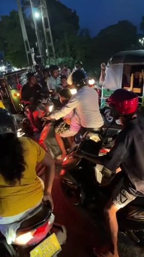 Evening train crossing holds up traffic in Weligama