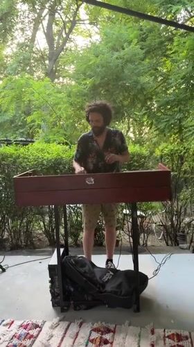 Man spotted with custom musical instrument in Belgrade