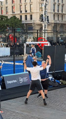 Paddle tennis match draws crowds near Buenos Aires Obelisco