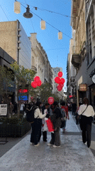 Sunny afternoon captured on busy Buenos Aires pedestrian street