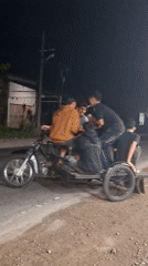 Evening street scenes captured in Keudeteupinpunti: motorcycle riders, produce vendor