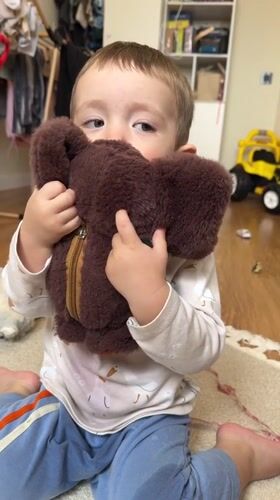 Family moments captured in Odintsovo home: toddler plays, cat rests