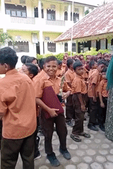 Students celebrate with a trophy at a Keudekrueng school