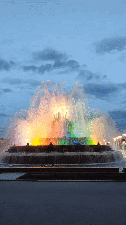 Colorful fountain light show draws visitors at Moscow's VDNKh