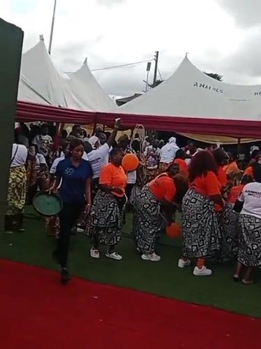Outdoor celebration in Ajamimogha with matching traditional attire
