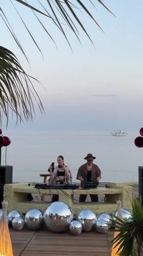 DJ duo performs beachside set in Alanya during evening hours