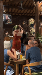 Diners break into spontaneous dance at Ubud restaurant