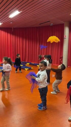 Children play with colorful toys in La Fouillouse facility