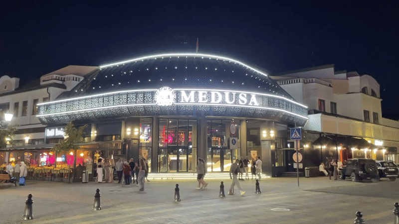 A summer night out on Brest's pedestrian streets