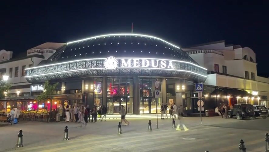 A summer night out on Brest's pedestrian streets