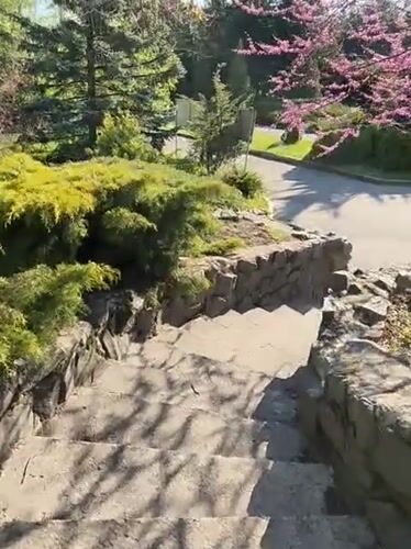 Spring walk documented through parks and pathways in Kryvyi Rih