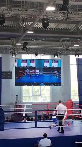 Boxing match held in Kopeysk gymnasium features blue, red fighters