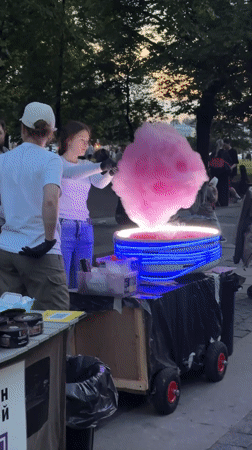 Street performers and cotton candy at dusk near the Admiralty