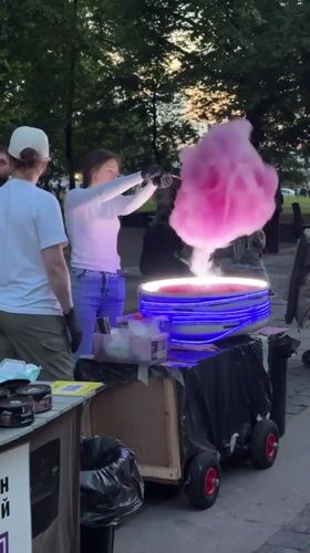 Street performers and cotton candy at dusk near the Admiralty
