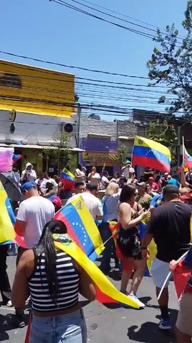 Venezuelan flag demonstration draws hundreds in Santiago, Chile