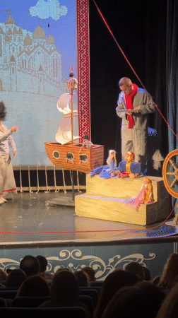 Puppet theater performance draws audience in Surgut, Russia