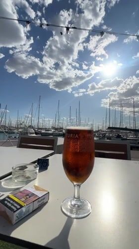 Beer break at Valencia marina amid sailboats