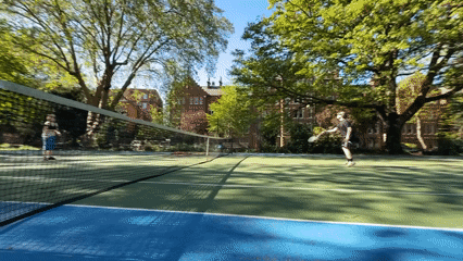 Tennis match played on outdoor London court Thursday afternoon