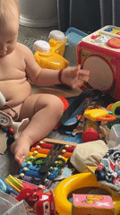 Baby playtime and leftovers at a Đà Nẵng home