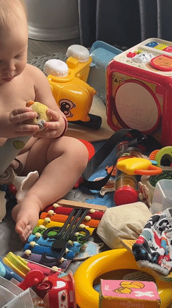 Baby playtime and leftovers at a Đà Nẵng home