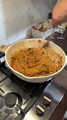 Home cooking observed in Aprilia: spaghetti with Mediterranean sauce