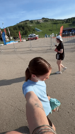 Traditional folk performances and street scenes documented in Khvalynsk