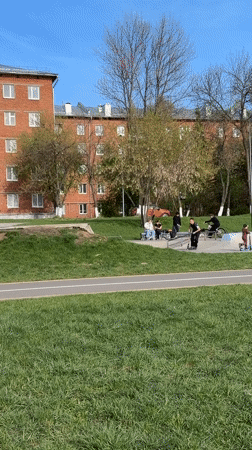 Lakeside leisure activities documented in Votkinsk, Russia