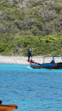 Longtail boat with three passengers spotted off Nha Trang coast