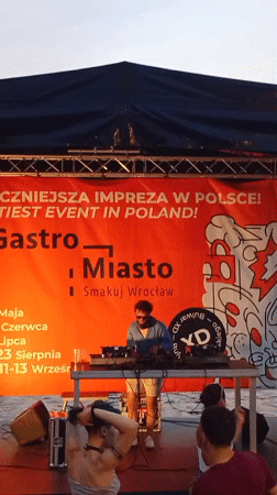 Street food festival brings dancing and live DJs to Wrocław's riverfront