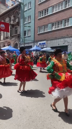 Traditional folkloric parade fills La Paz streets with dancers