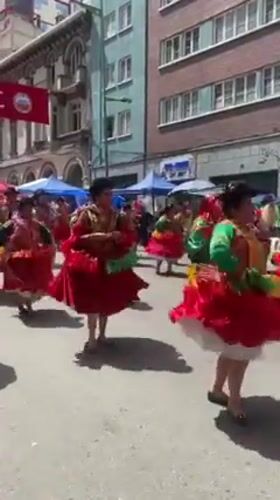 Traditional folkloric parade fills La Paz streets with dancers