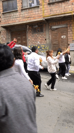 Street dancers perform coordinated routine in La Paz