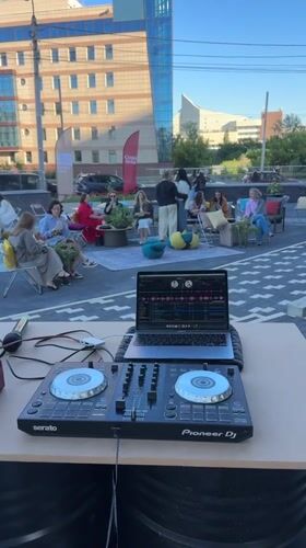 Outdoor DJ set at a modern Krasnoyarsk venue