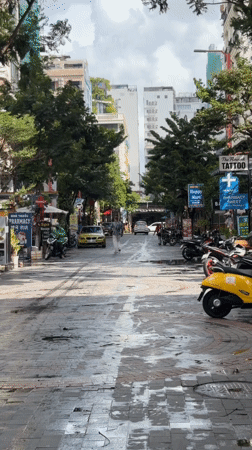 Post-rain street life across a Da Nang neighborhood