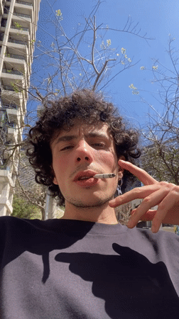 Weekend morning dining and street life documented across Tel Aviv