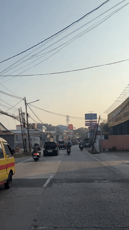 Street scenes and food carts along Tangerang's urban fringe
