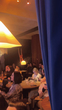 Comedy show entertains crowd at Rīga bar venue
