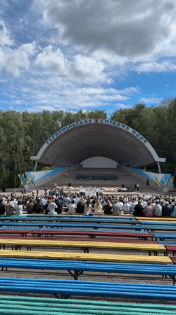 Morning graduation ceremony draws crowds to Ternopil amphitheater