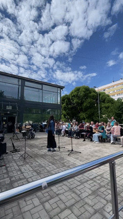 Outdoor band plays a sunny afternoon set in Saint Petersburg
