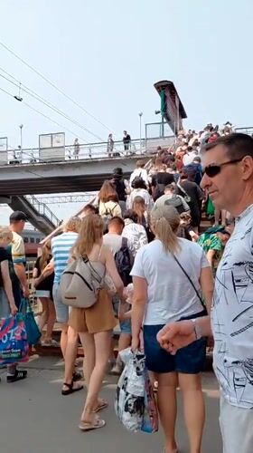 Busy summer morning at Novosibirsk's main train station