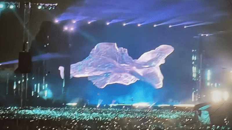 Mumbai concert features robotic projections, draws phone-recording crowds