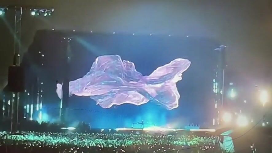 Mumbai concert features robotic projections, draws phone-recording crowds