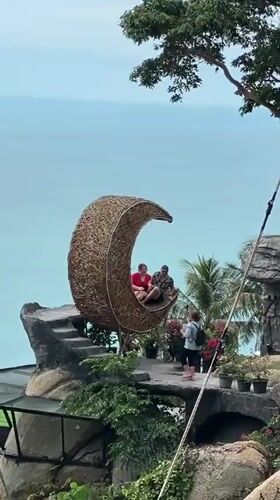 Tourist captures whimsical attractions and ocean views in Baan Lamai