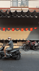 Morning street life documented across Đà Nẵng neighborhoods