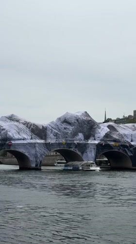 Mountain murals transform historic Pont Neuf bridge in Paris
