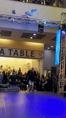 Live concert staged at Pleven shopping mall draws crowds