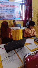 Students take TKA exam with laptops in Simpangjaya classroom
